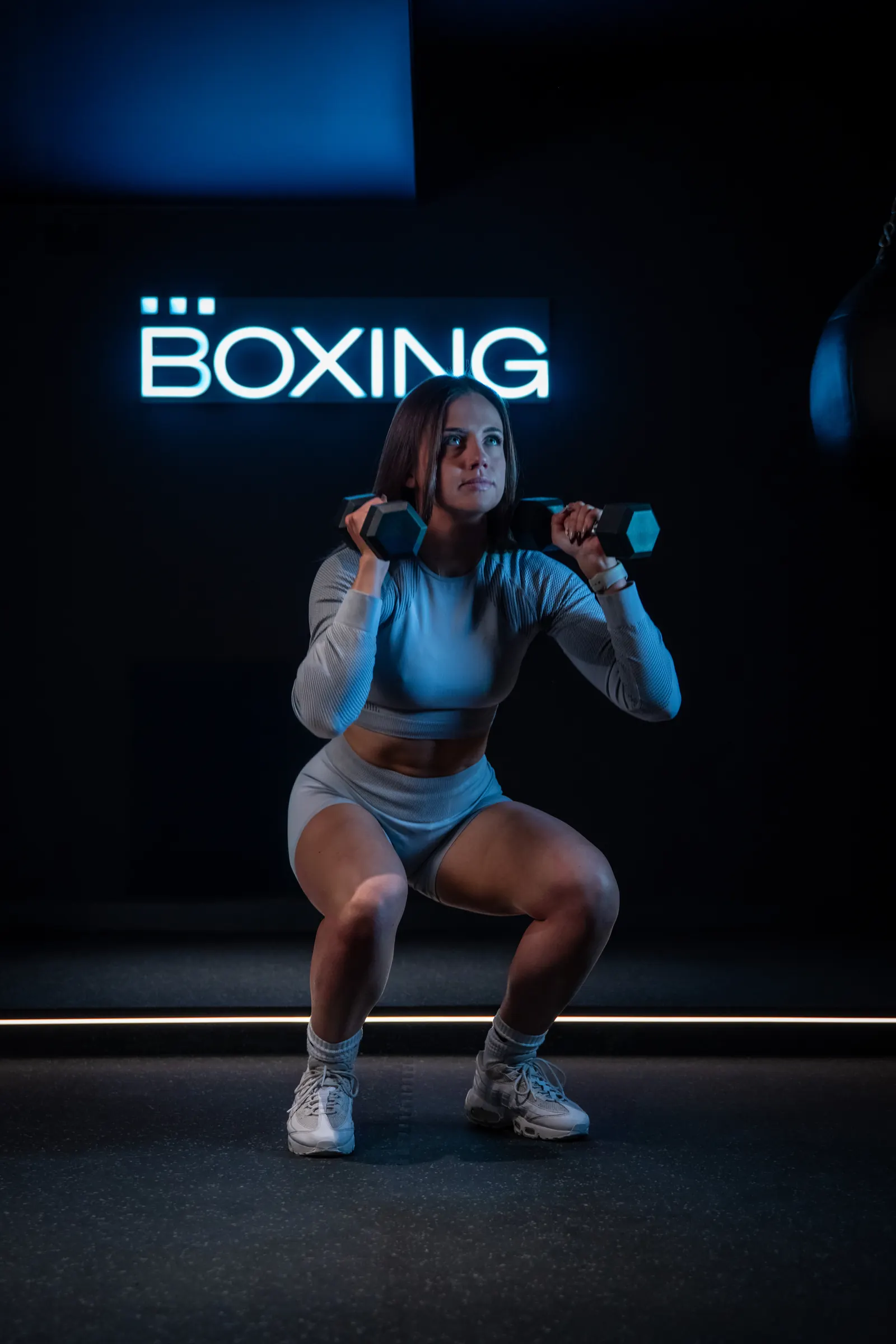 Séance au club Uniqe — boxing squat femme