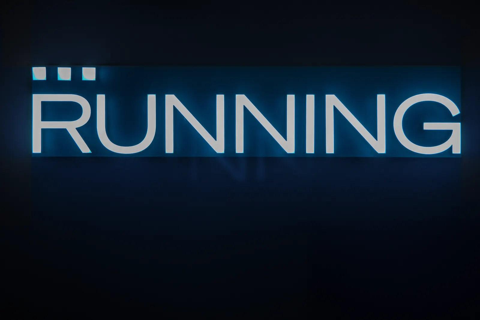 Enseigne du studio Running