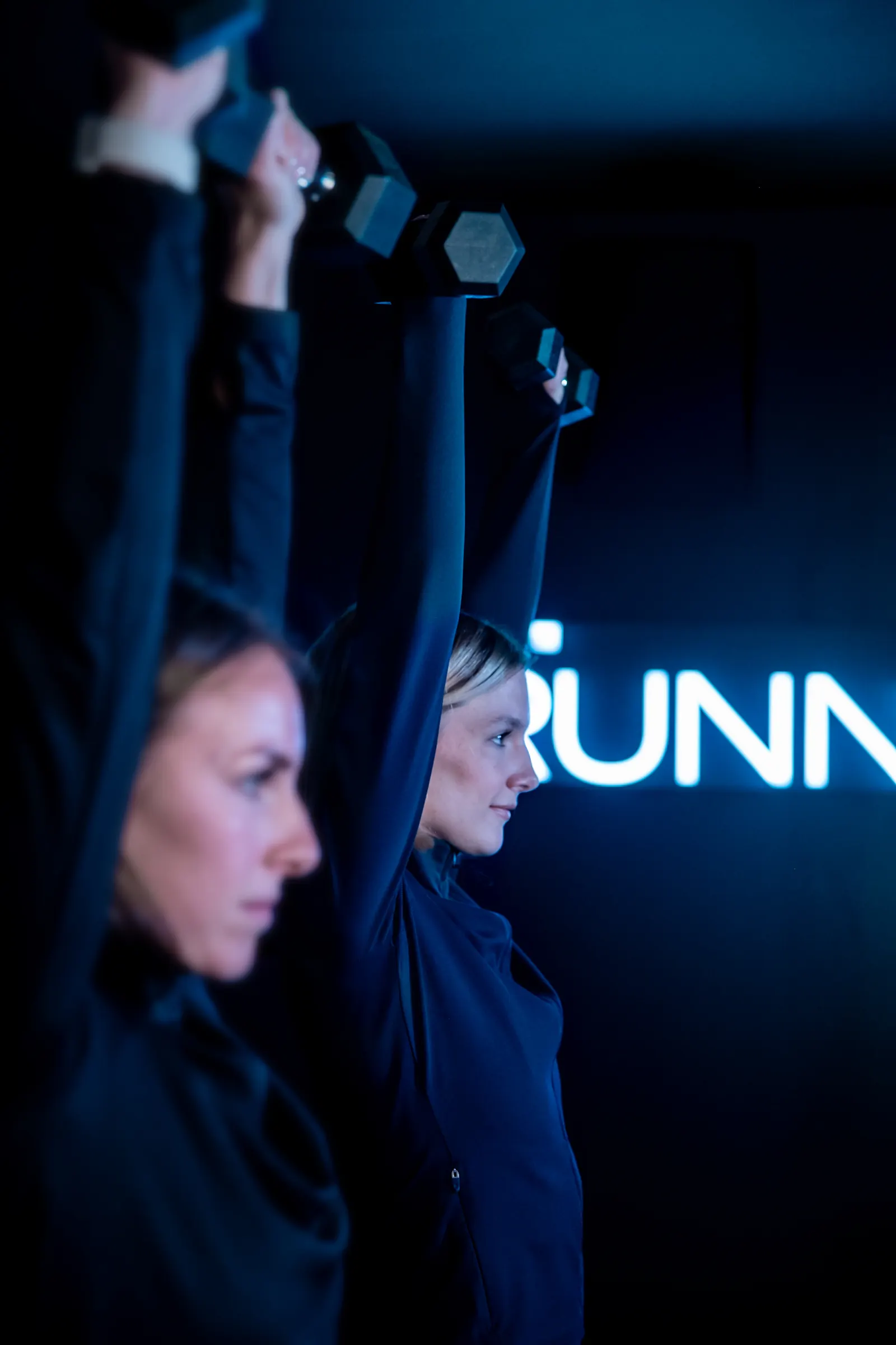 Séance au club Uniqe — running halteres duo